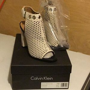 Calvin Klein Peep 👀 Toe Casual Sandals